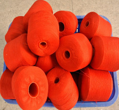 De alta calidad 40/2, 60/2 colores teñidos 100% de poliéster anillo hilados para hilo de costura