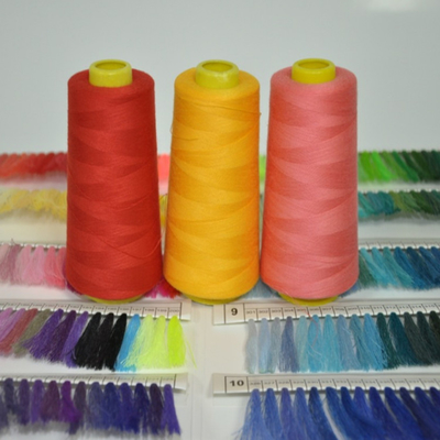 40/2 colores 100% de poliéster hilo de costura con patrón teñido