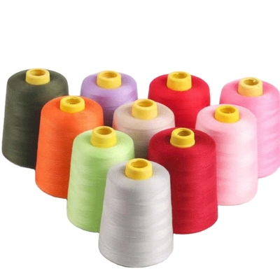 China 8000 Yards Poliéster hilo de costura espuñado Poliéster hilos de costura para ropa de venta caliente