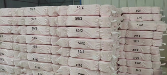 El anillo blanco óptico hizo girar los hilados de polyester/3 100% materiales estables 50/2 50 de la fibra del poliéster