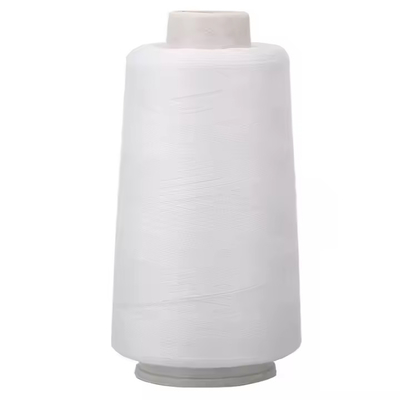 El hilo de coser blanco/del negro brillante, blanco crudo hizo girar el hilo de coser del poliéster