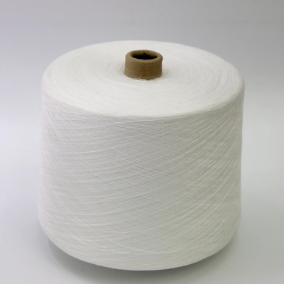 50/3 hilado hecho girar poliéster crudo brillante 100% de Yizheng del blanco en el cono de papel