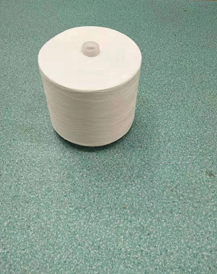 60/2 hilado hecho girar poliéster crudo brillante del blanco 100% en el cono de papel